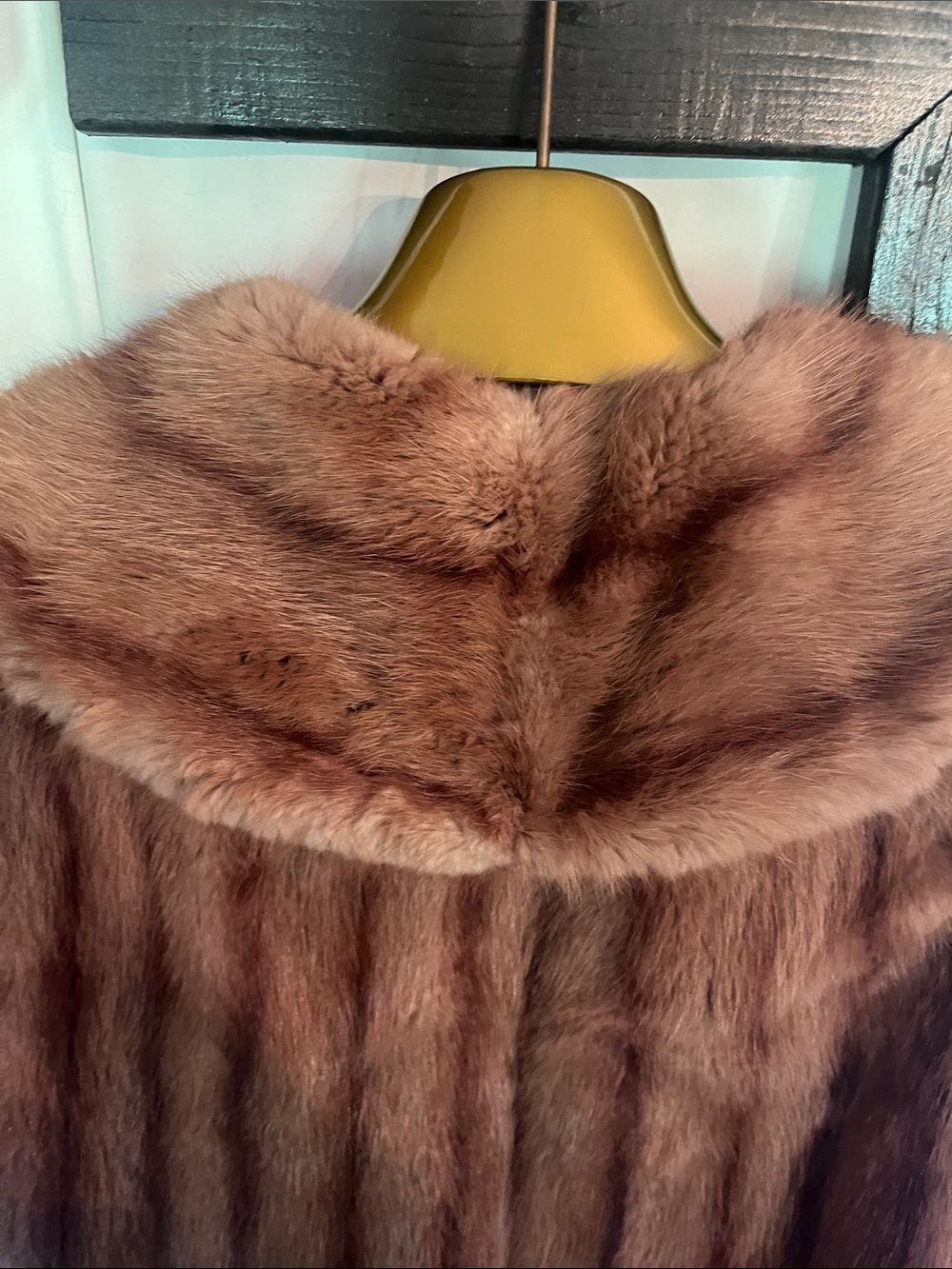 Luxurious Women's Muskrat Fur Coat - Brown - Picture 14 of 15